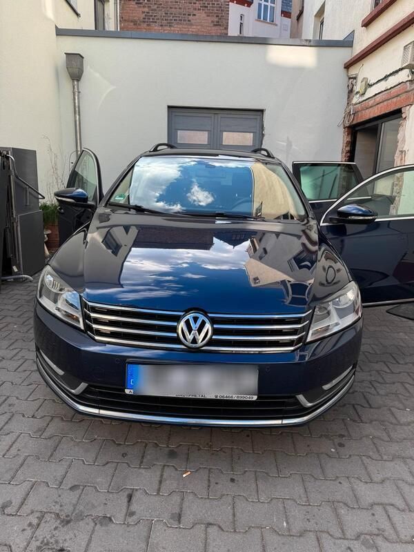 Blau Gebraucht 2014 VW Passat Kombi | 9.299 € (Fairer Preis) - Bild 1/4