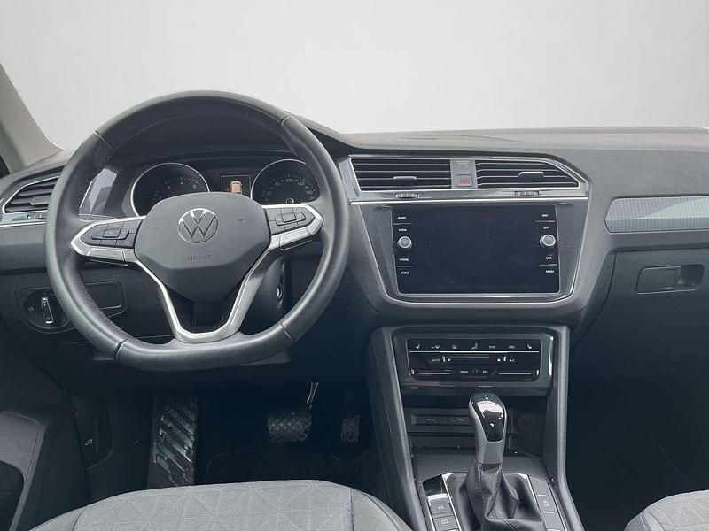 Gebraucht VW Tiguan Life 150 PS (110 kW) 2022 Deep black perleffekt (metallic) SUV