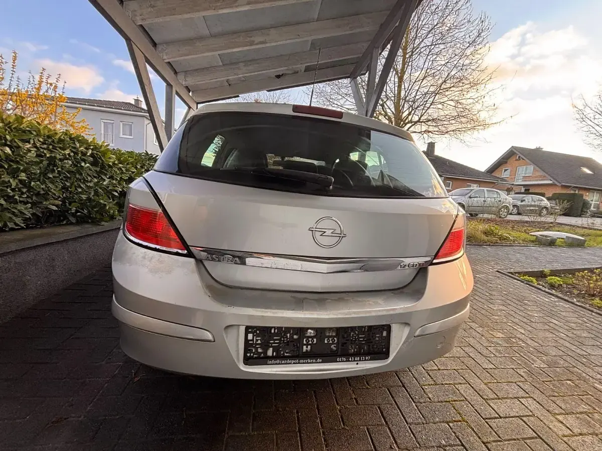 Gebraucht Opel Astra Edition 101 PS (74 kW) 2004 Silber Limousine
