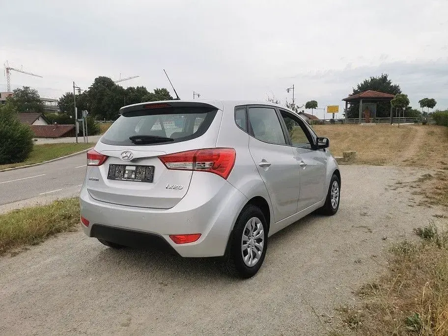 Gebraucht Hyundai i20 125 PS (91 kW) 2019 Silber Kleinwagen