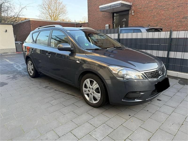 Gebraucht Kia Ceed Spirit 90 PS (66 kW) 2010 Grau Kleinwagen