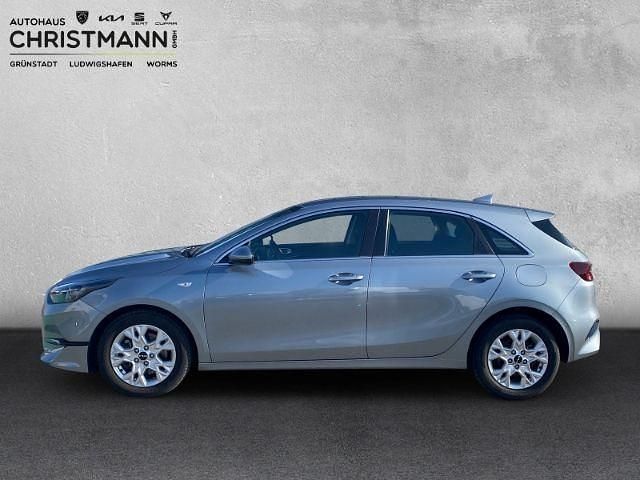 Gebraucht Kia Ceed Comfort 120 PS (88 kW) 2022 Lunarsilber Kleinwagen