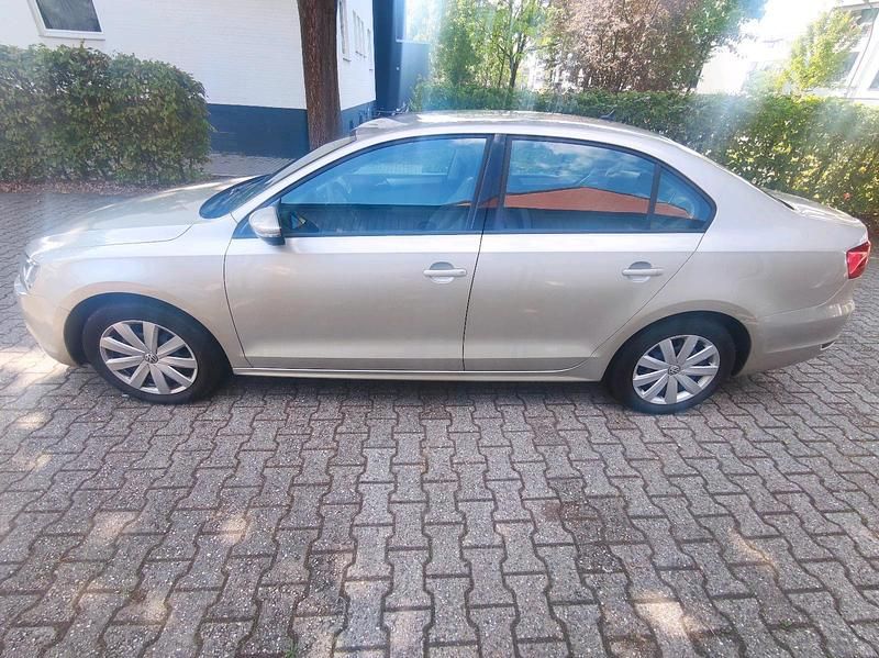 Gebraucht 2012 VW Jetta Limousine | 5.700 € - Bild 1/4