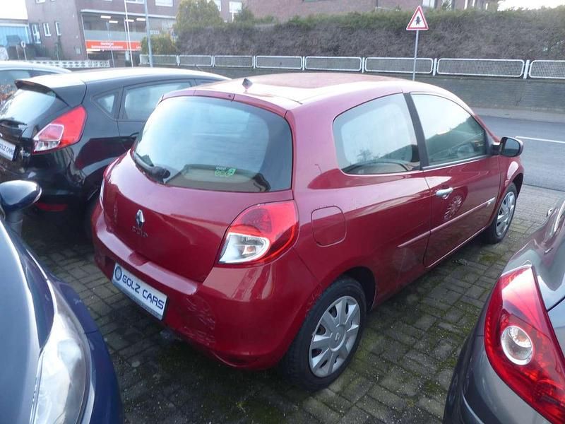 Gebraucht Renault Clio II Dynamique 75 PS (55 kW) 2011 Rot dyna Kleinwagen