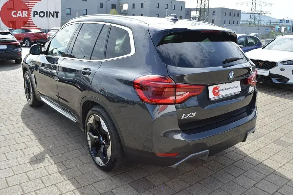Gebraucht BMW iX3 Impressive 210 kW (286 PS) 2021 Sophistograu brillanteffekt metalli SUV