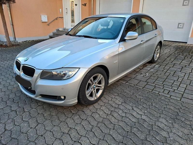 Gebraucht BMW 320 170 PS (125 kW) 2011 Silber Limousine