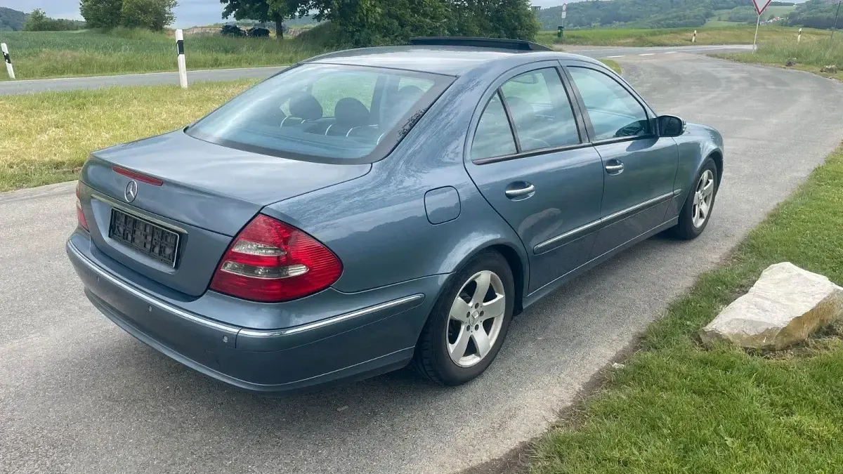 Gebraucht Mercedes E220 Avantgarde 150 PS (110 kW) 2002 Silber Limousine