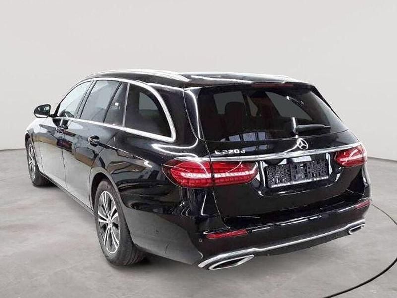Gebraucht Mercedes E220 200 PS (147 kW) 2022 Schwarz Limousine