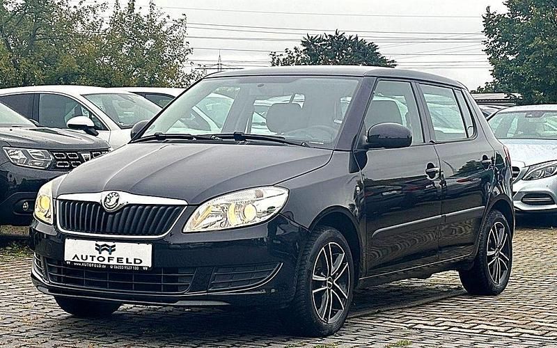 Schwarz Gebraucht 2010 Skoda Fabia Style Limousine | 3.650 € (Fairer Preis) - Bild 1/4