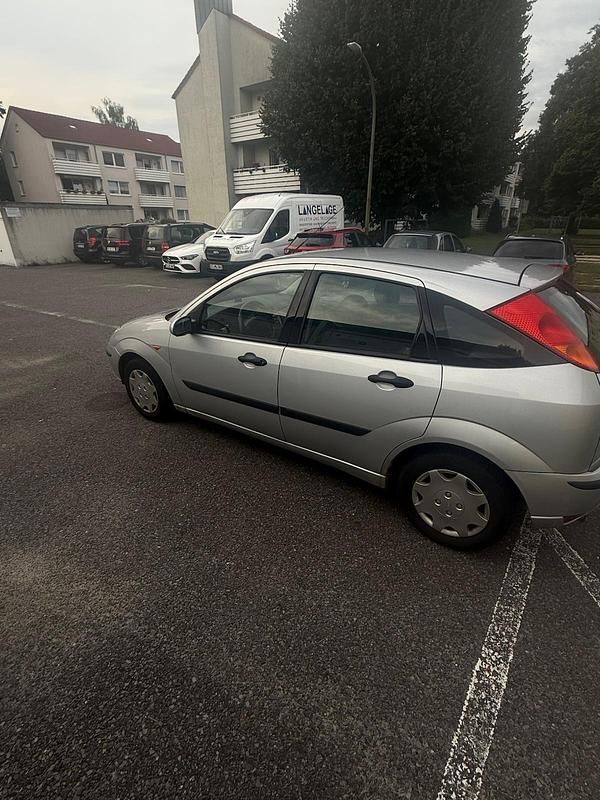 Usata Ford Focus 101 CV (74 kW) 2004 Argento Utilitaria