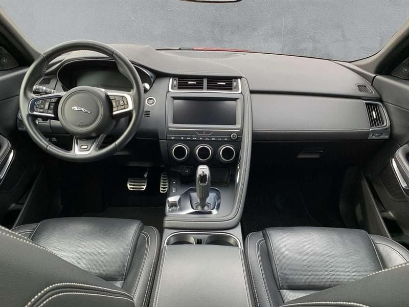 Gebraucht Jaguar E-Pace R-Dynamic 202 PS (148 kW) 2019 Firenze red SUV