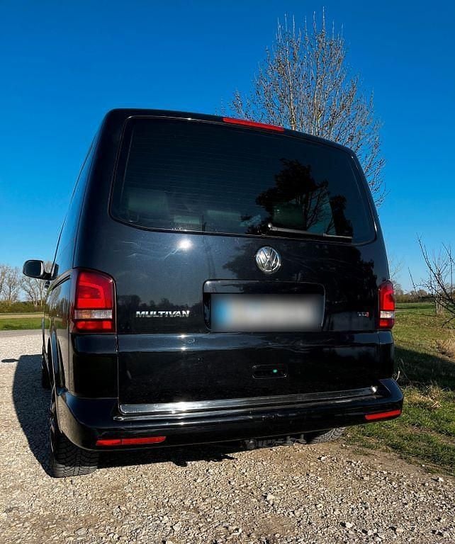 Gebraucht VW Multivan Highline 179 PS (131 kW) 2013 Schwarz Van / Kleinbus