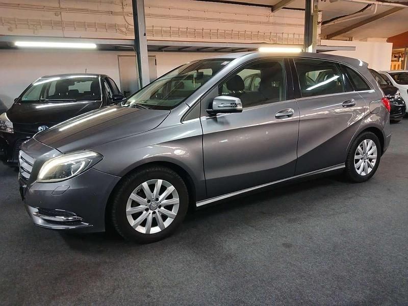 Gebraucht Mercedes B180 109 PS (80 kW) 2014 Grau Van / Kleinbus