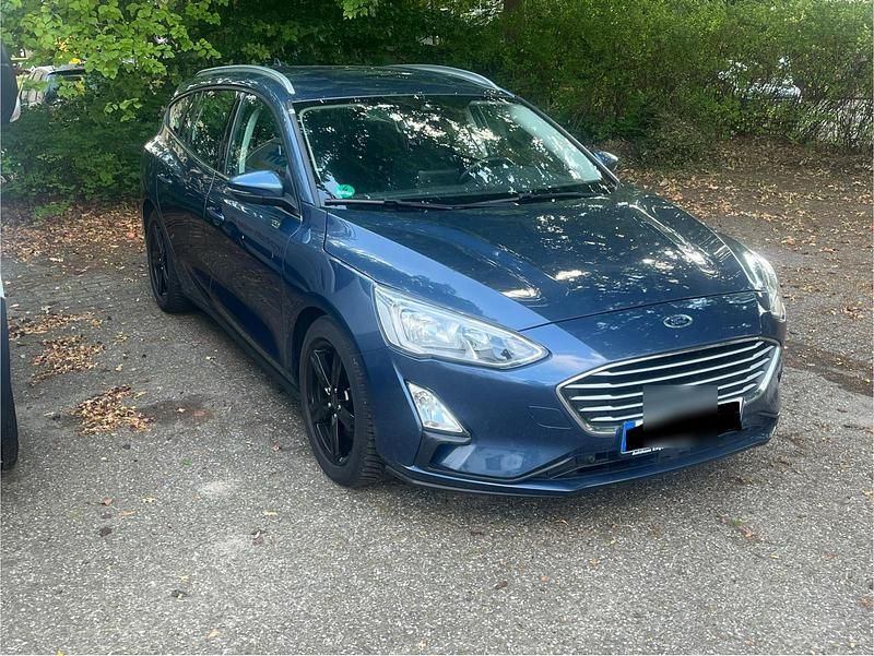 Blau Gebraucht 2018 Ford Focus Kombi | 11.000 € (Teuer) - Bild 1/4