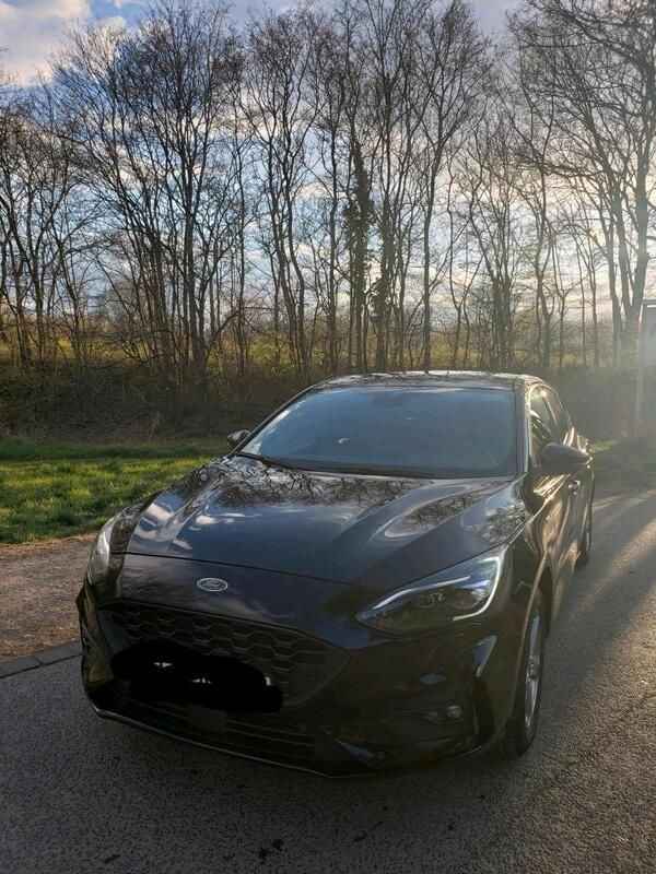 Schwarz Gebraucht 2019 Ford Focus ST-Line Limousine | 19.499 € (Fairer Preis) - Bild 1/4