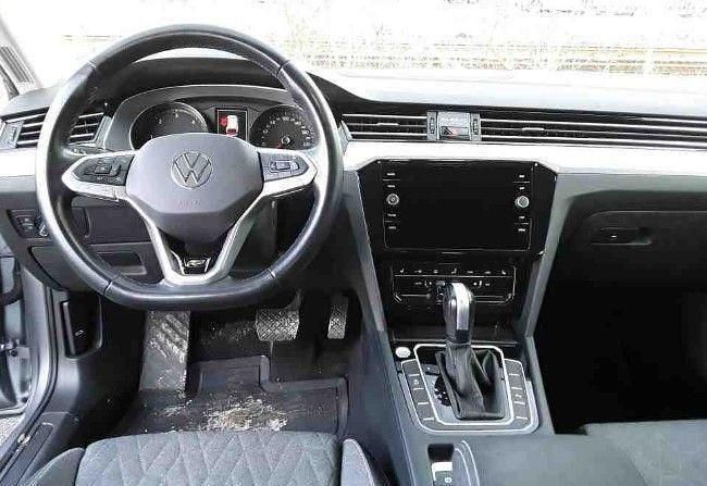 Gebraucht VW Passat R-line 200 PS (147 kW) 2023 Pyrit silber Kombi