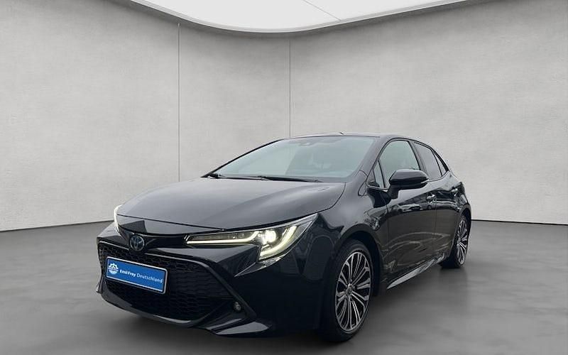 Schwarz Gebraucht 2022 Toyota Corolla Team Limousine | 25.490 € (Etwas zu teuer) - Bild 1/4