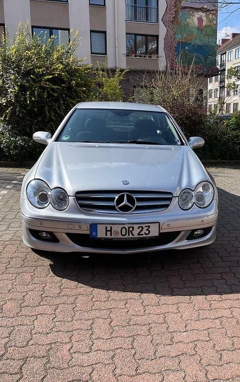 Silber Gebraucht 2007 Mercedes CLK200 Elegance Coupé | 4.500 € (Guter Preis) - Bild 1/4