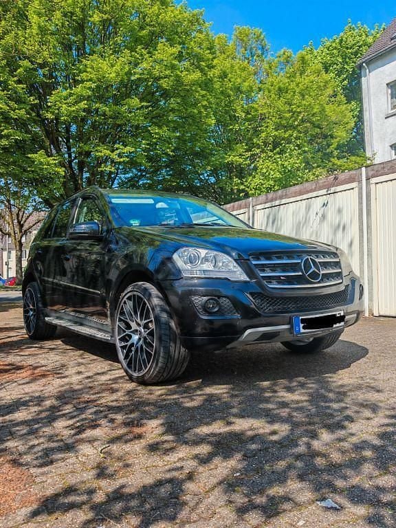 Second-hand Mercedes ML320 224 CP (164 kW) 2009 Negru SUV