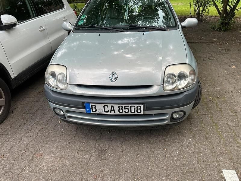 Grau Gebraucht 2000 Renault Clio II Initiale Kleinwagen | 1.250 € - Bild 1/4