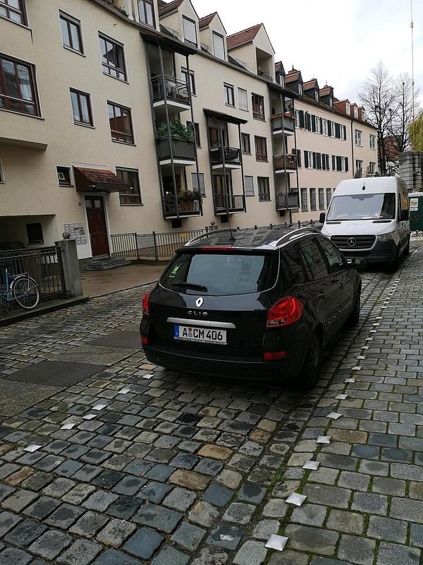 Schwarz Gebraucht 2011 Renault Clio GrandTour Kombi | 3.300 € - Bild 1/4