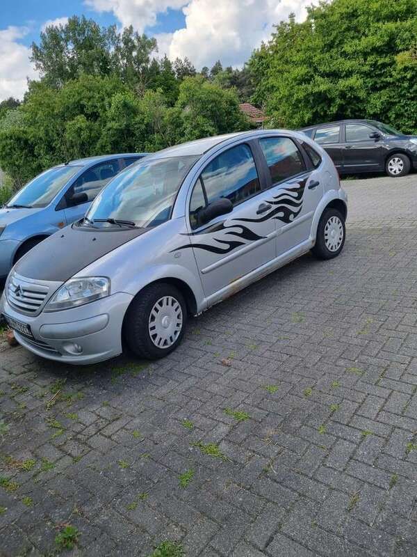 Grau Gebraucht 2005 Citroën C3 Comfort Kleinwagen | 1.300 € (Fairer Preis) - Bild 1/4