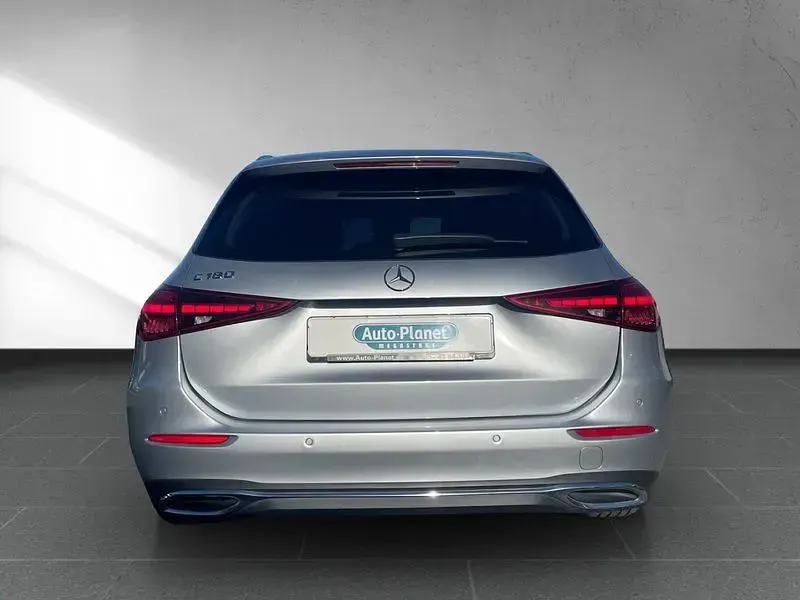 Gebraucht Mercedes C180 Avantgarde 170 PS (125 kW) 2023 Silber Limousine