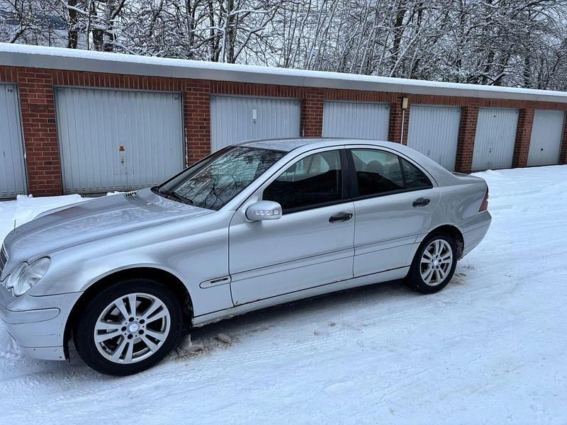 Gebraucht Mercedes C200 Classic 122 PS (89 kW) 2001 Silber Limousine