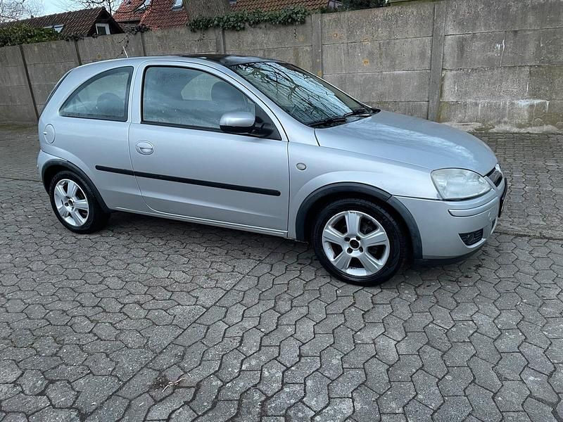 Silber Gebraucht 2005 Opel Corsa Kleinwagen | 1.750 € (Fairer Preis) - Bild 1/4