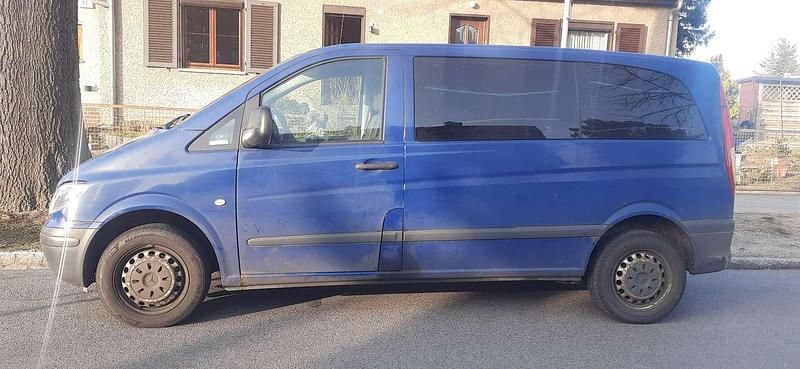 Usado Mercedes Vito 109 HP (80 kW) 2006 Azul Van