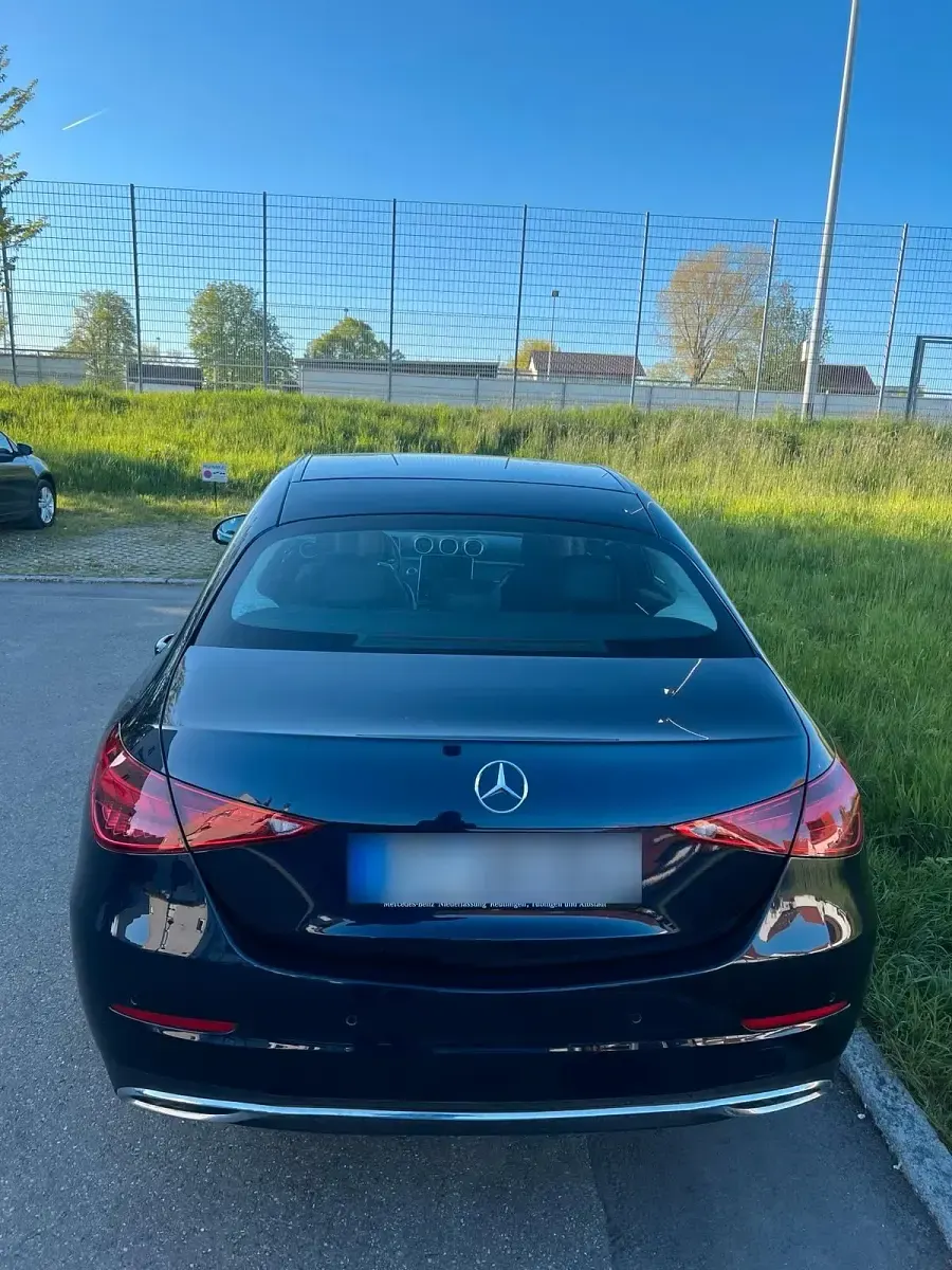 Gebraucht Mercedes C180 170 PS (125 kW) 2023 Blau Limousine