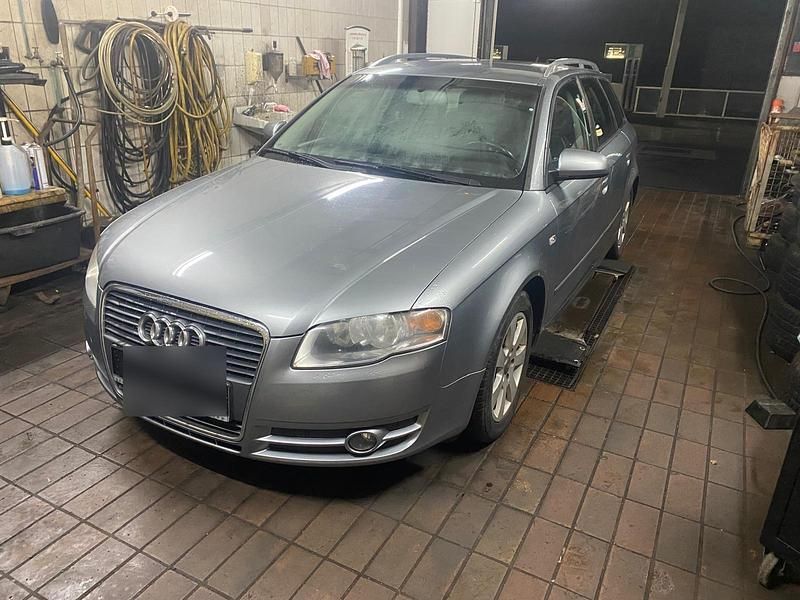 Grau Gebraucht 2006 Audi A4 Kombi | 2.350 € - Bild 1/4