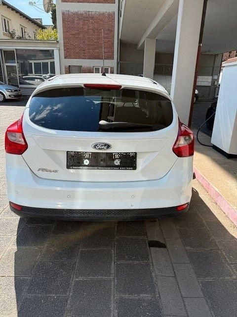 Używany Ford Focus 125 KM (91 kW) 2014 Biały Sedan/Limuzyna