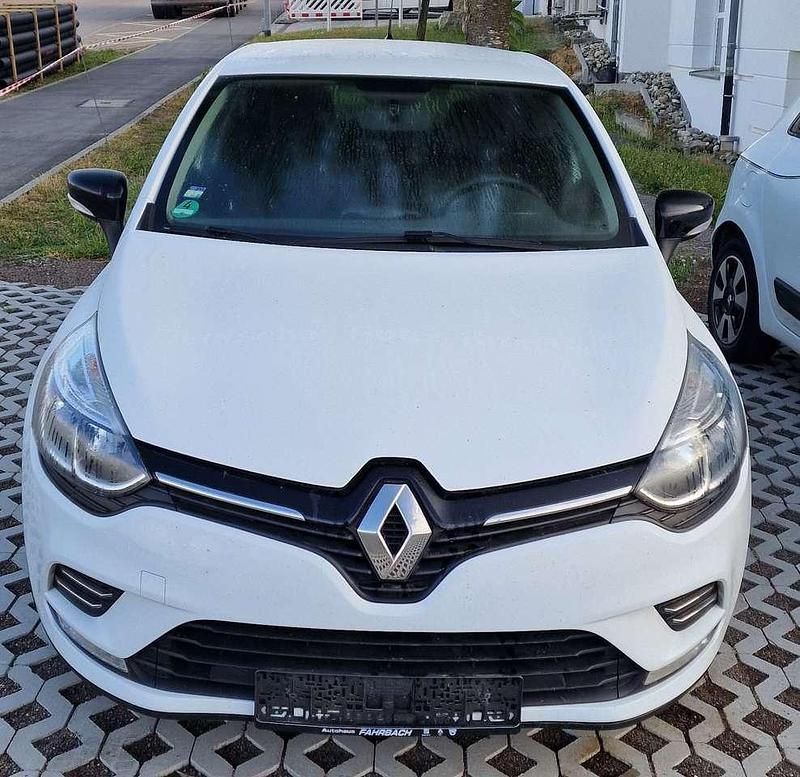 Weiß Gebraucht 2017 Renault Clio IV LIMITED Limousine | 5.290 € (Guter Preis) - Bild 1/4