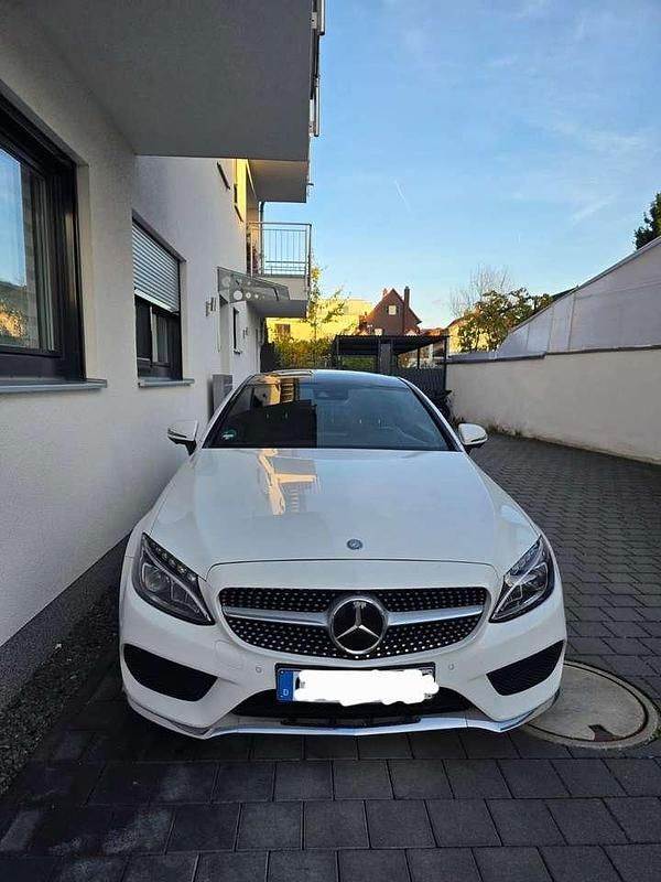 Weiß Gebraucht 2016 Mercedes C200 AMG line Coupé | 23.500 € (Teuer) - Bild 1/4