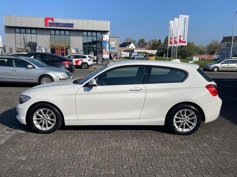 Gebraucht BMW 116 Advantage 109 PS (80 kW) 2018 Weiß Kleinwagen