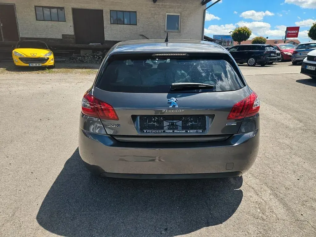 Gebraucht Peugeot 308 Active 131 PS (96 kW) 2017 Grau Limousine
