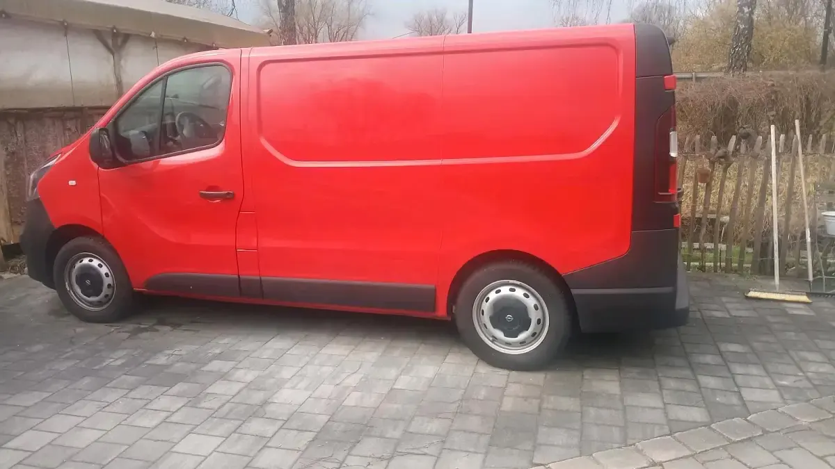 Gebraucht Opel Vivaro 125 PS (91 kW) 2017 Rot Van / Kleinbus