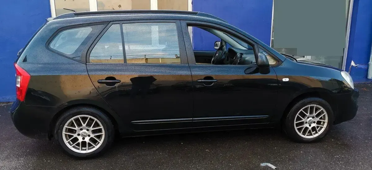 Gebraucht Kia Carens 140 PS (102 kW) 2009 Schwarz Van / Kleinbus
