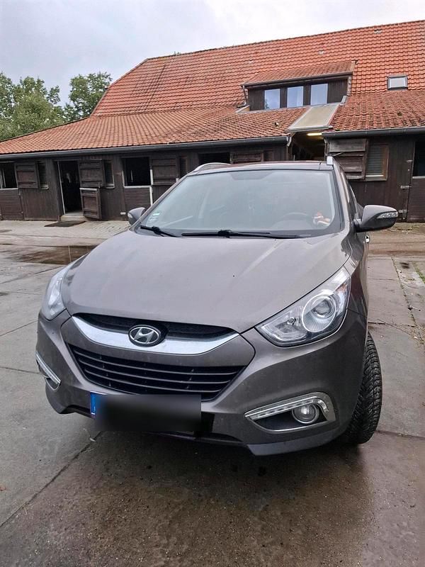 Braun Gebraucht 2012 Hyundai ix35 SUV | 17.000 € - Bild 1/4