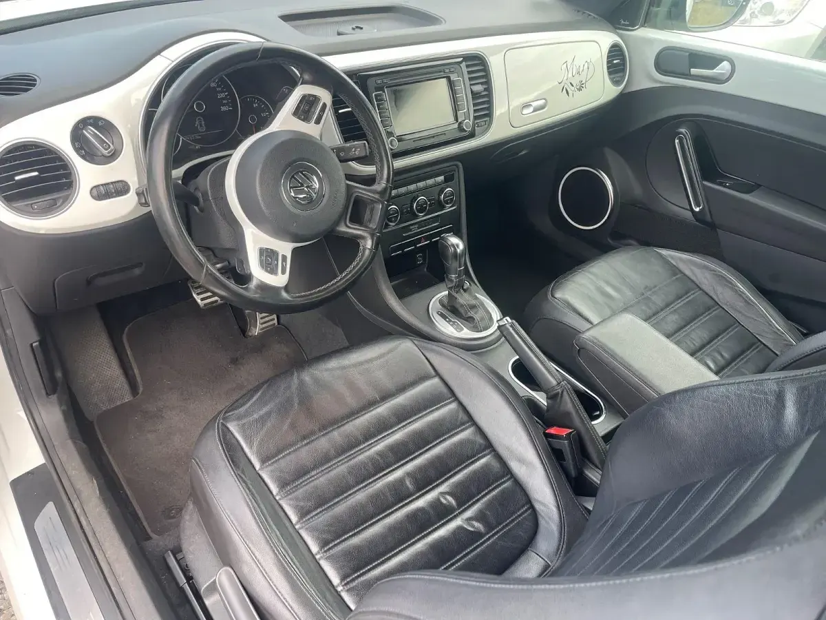 Używany VW Beetle Sport 200 KM (147 kW) 2011 Biały Hatchback