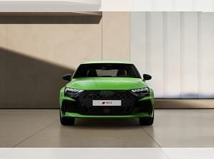 Neu Audi RS3 Ambiente 400 PS (294 kW) 2026 Grün (kyalamigrün) Limousine