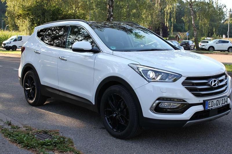 Weiß Gebraucht 2017 Hyundai Santa Fe Premium SUV | 23.699 € (Fairer Preis) - Bild 1/4