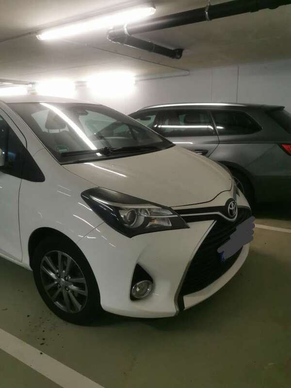 Weiß Gebraucht 2017 Toyota Yaris Limousine | 10.800 € (Fairer Preis) - Bild 1/3