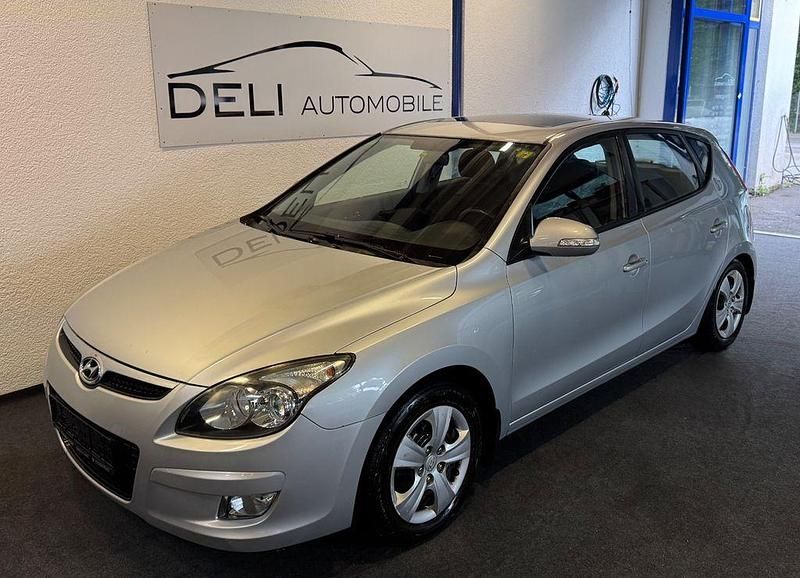 Silber Gebraucht 2009 Hyundai i30 Comfort Limousine | 2.490 € (Fairer Preis) - Bild 1/4