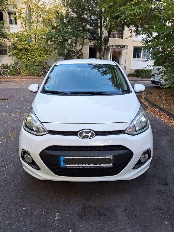 Weiß Gebraucht 2015 Hyundai i10 YES! Silver Kleinwagen | 7.720 € (Fairer Preis) - Bild 1/4