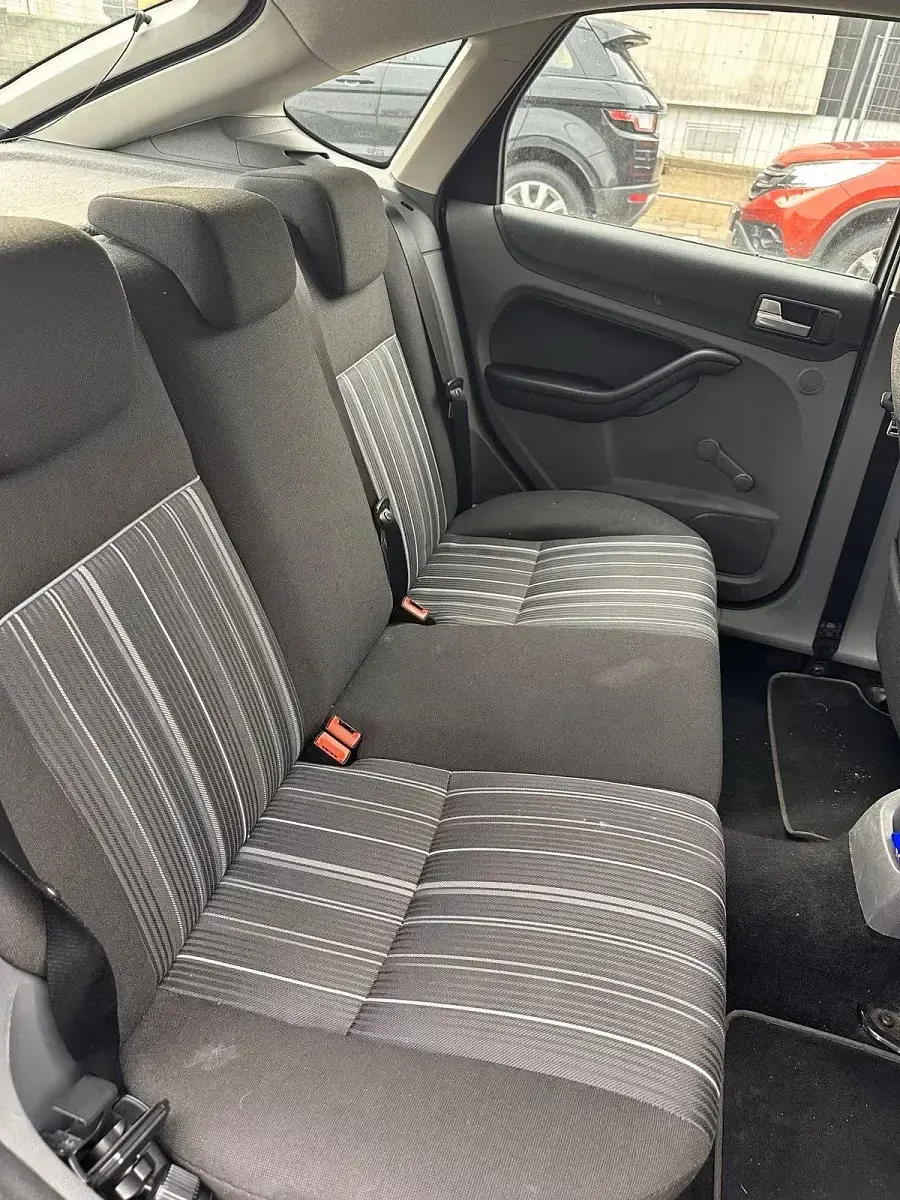 Second-hand Ford Focus 101 CP (74 kW) 2018 Albastru Hatchback