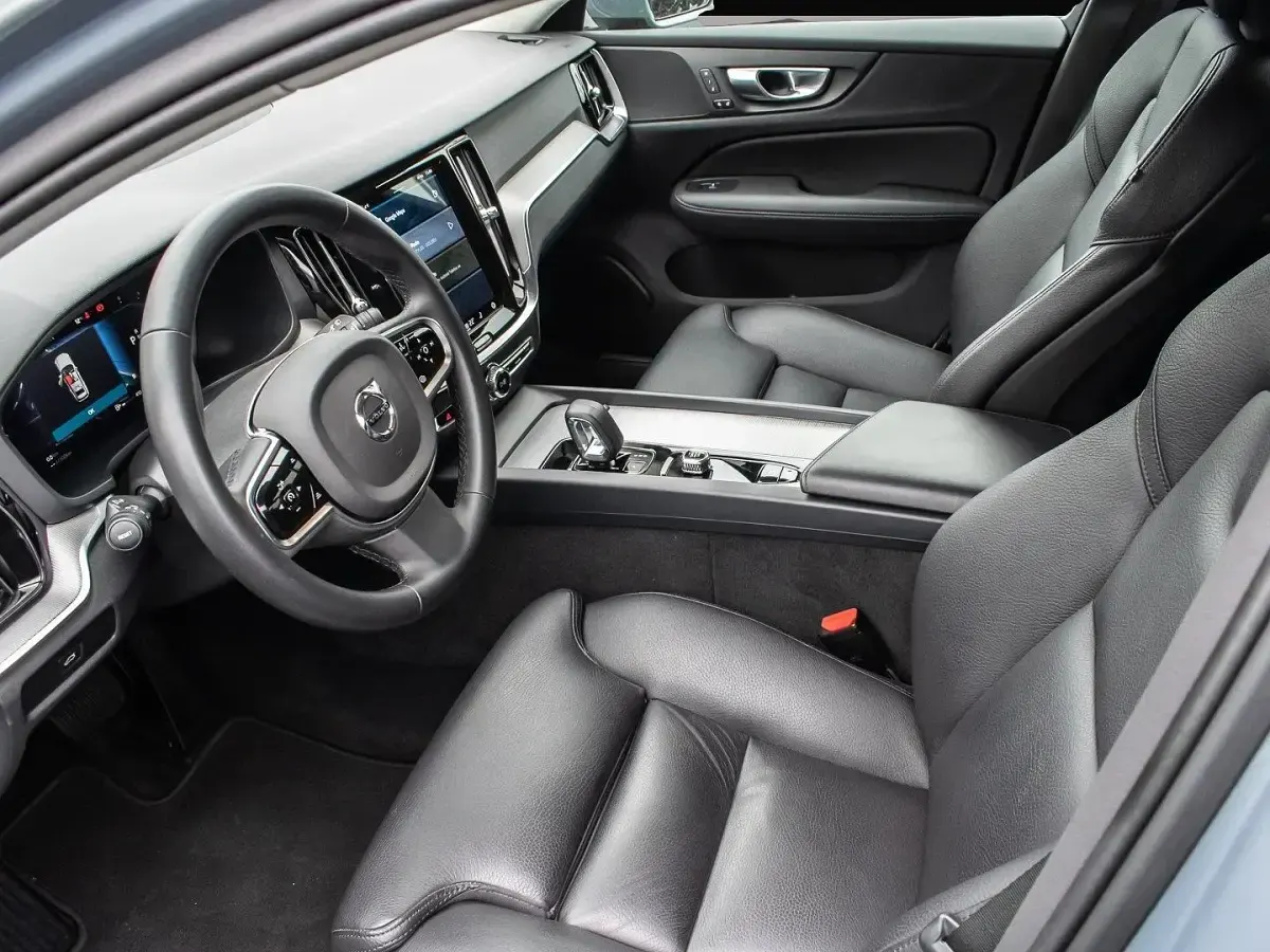 Gebraucht Volvo V60 CC Plus 197 PS (144 kW) 2023 Manufacturer Kombi