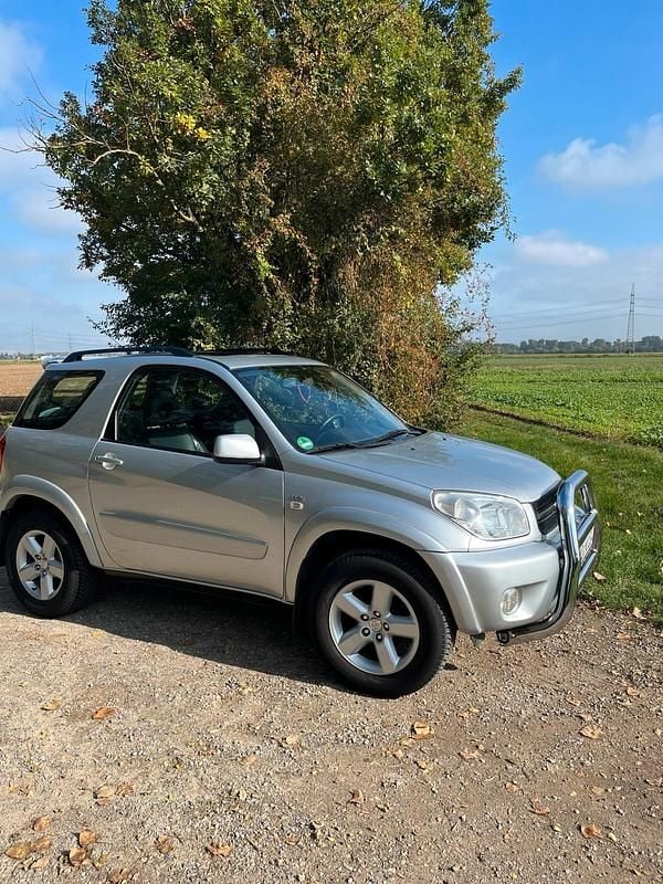 Silber Gebraucht 2004 Toyota RAV4 SUV | 6.200 € (Fairer Preis) - Bild 1/4