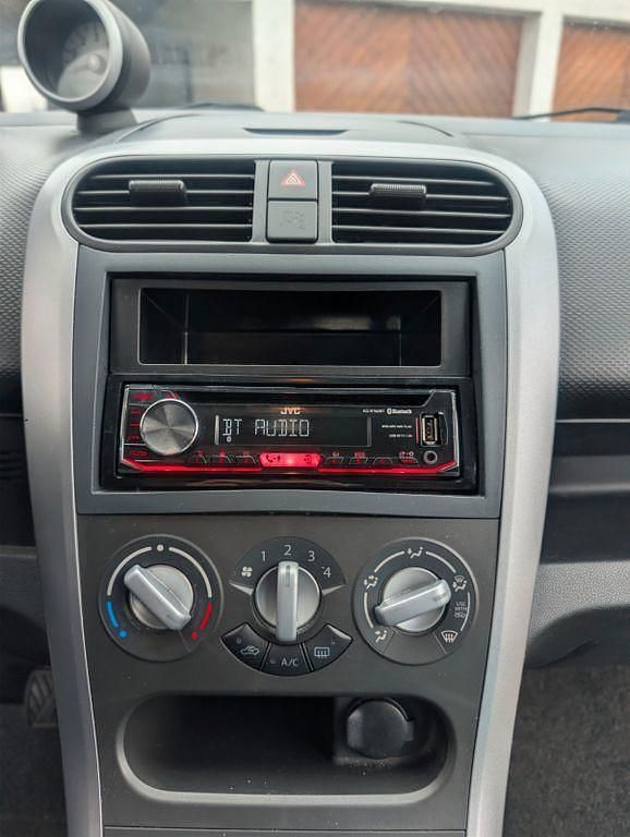 Gebraucht Suzuki Splash 86 PS (63 kW) 2009 Schwarz Kleinwagen